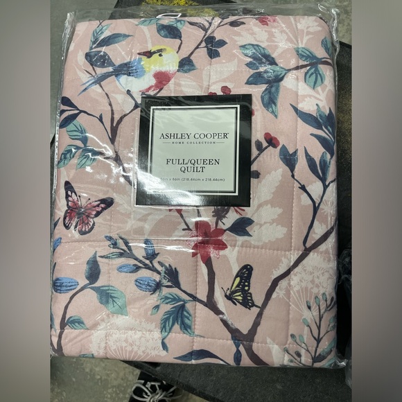 NEW Ashley Cooper full size quilt - Picture 2 of 2